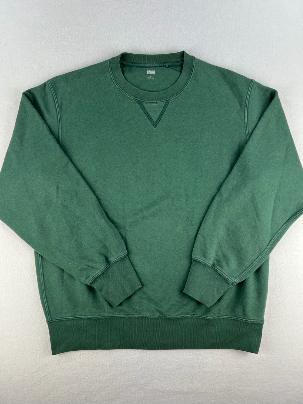 UNIQLO Mens Classic Faded Dark Green Crewneck Sweatshirt Size L Pullover
